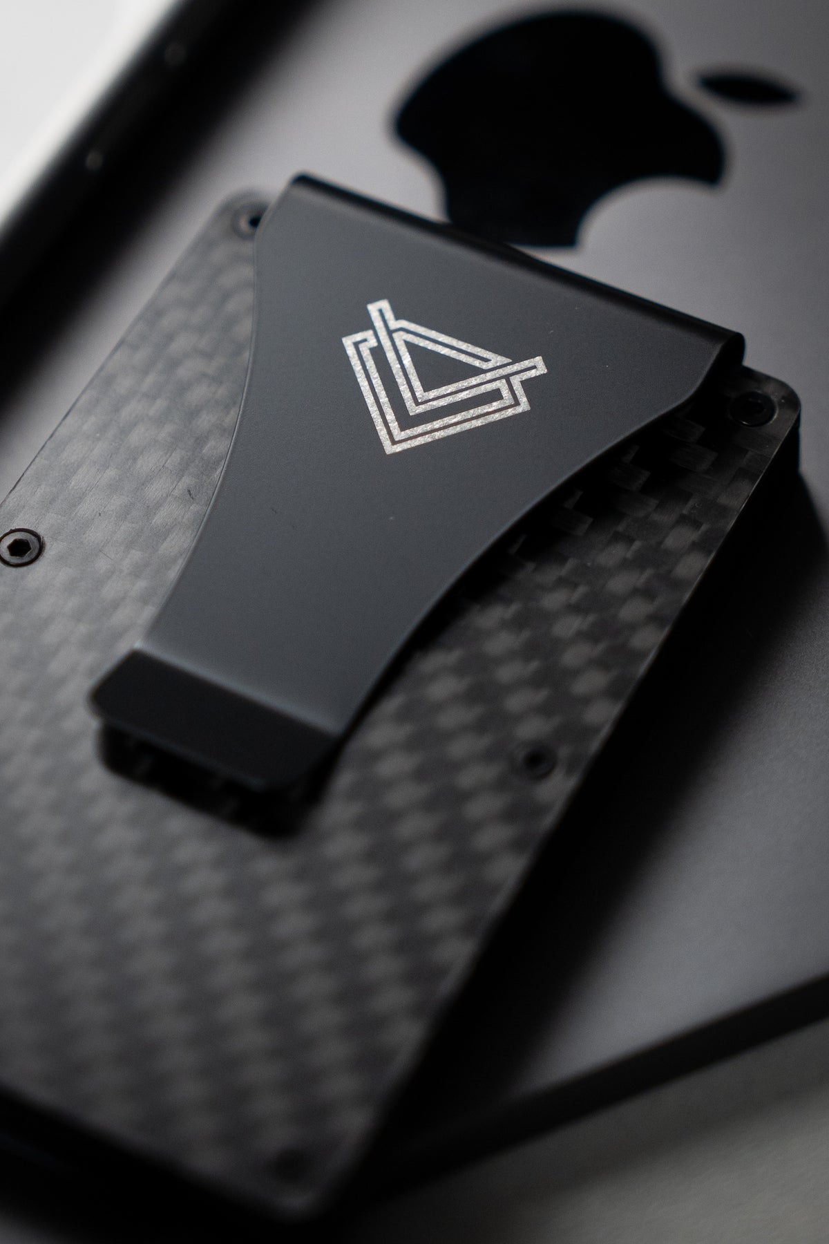 EchoTag Carbon - Billetera con Localizador Integrado